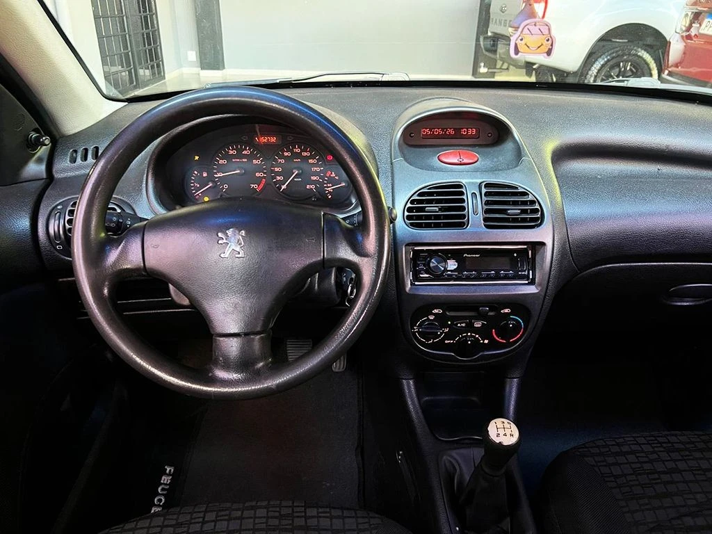 PEUGEOT 206