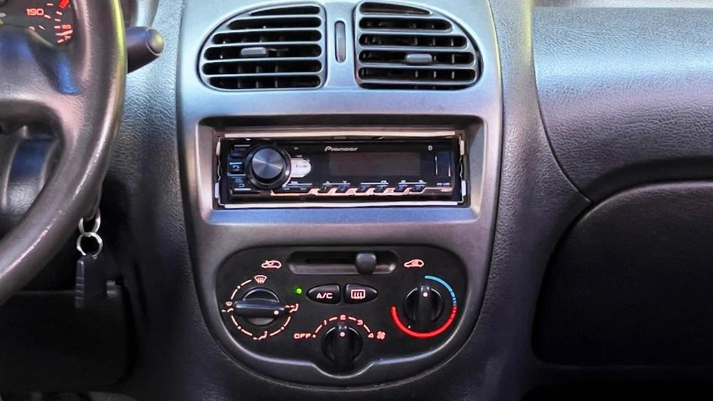 PEUGEOT 206