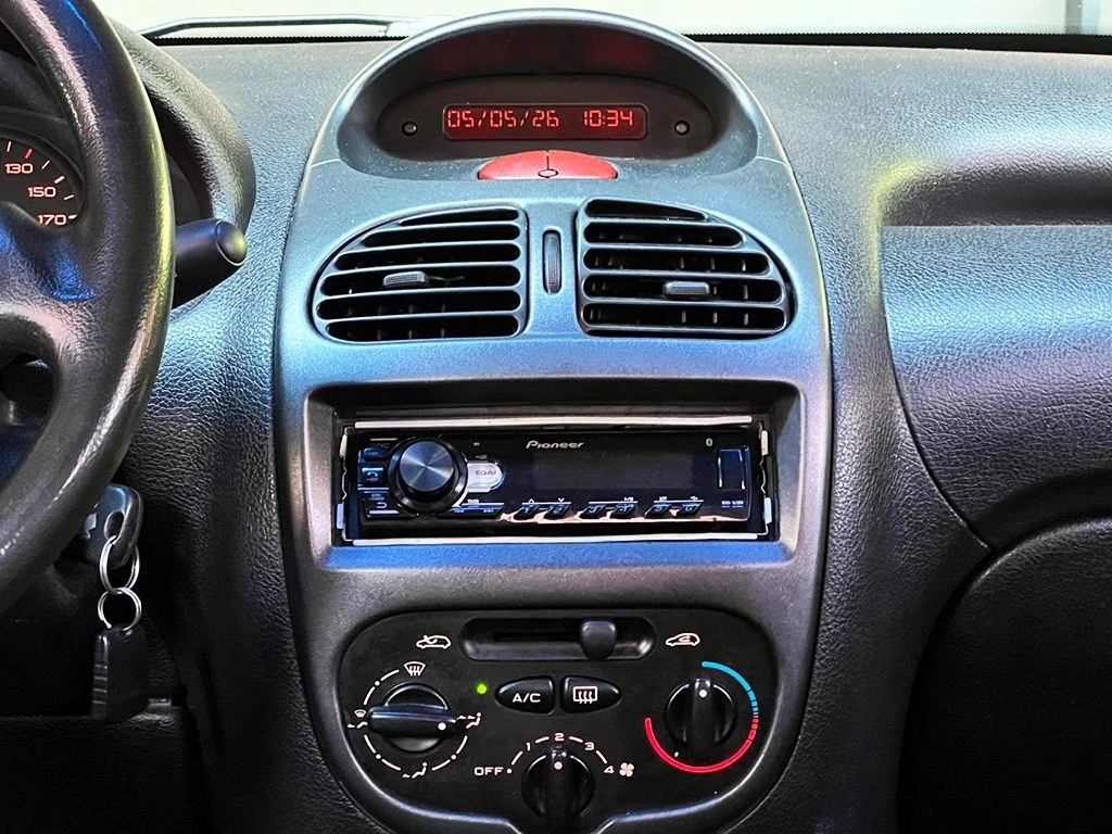PEUGEOT 206