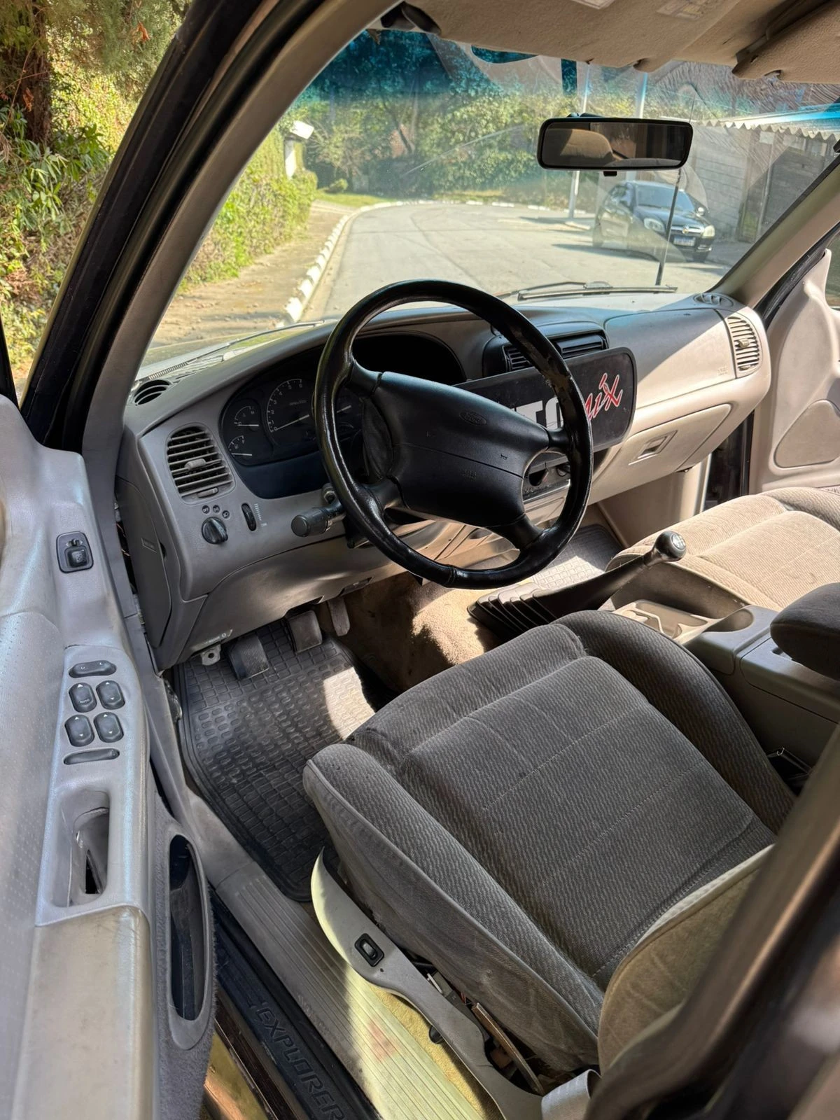 FORD EXPLORER