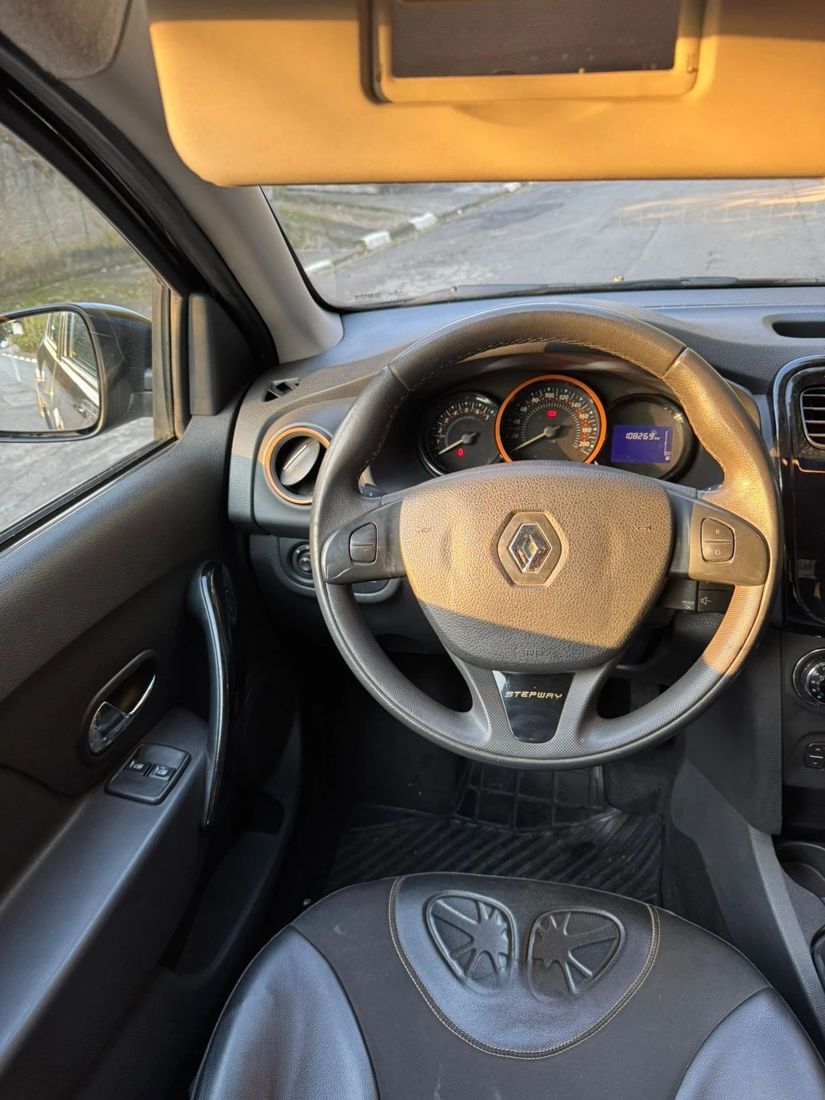 RENAULT SANDERO