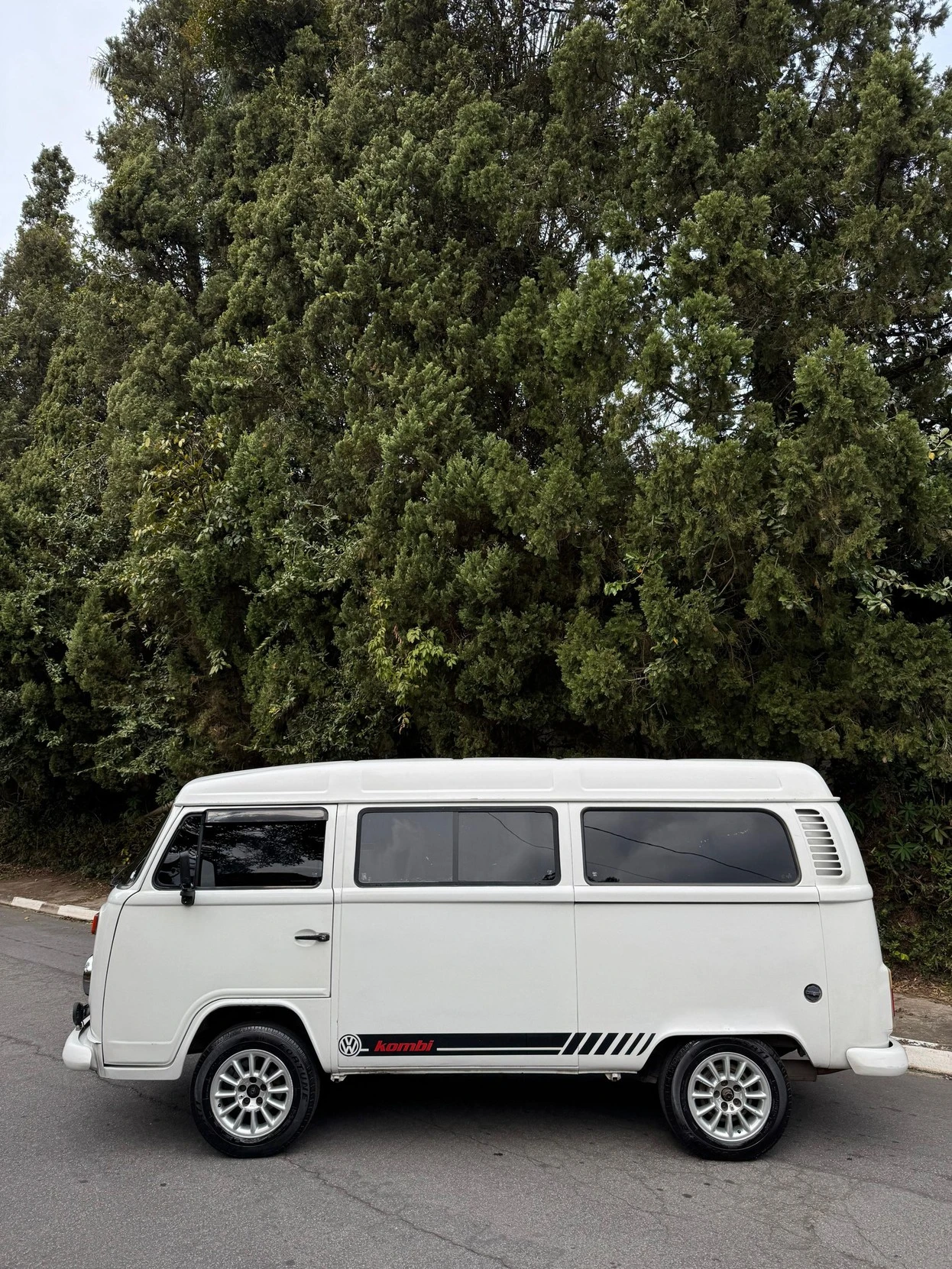 VOLKSWAGEN KOMBI