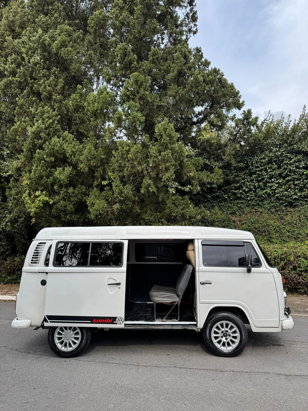 VOLKSWAGEN KOMBI