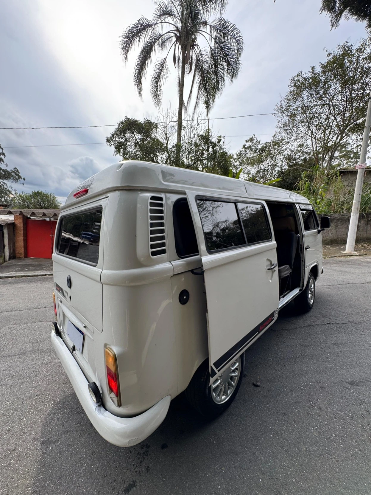 VOLKSWAGEN KOMBI