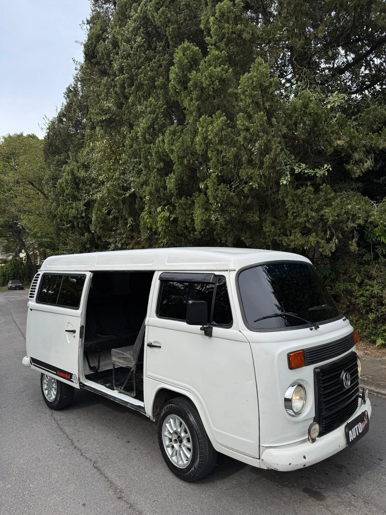 VOLKSWAGEN KOMBI