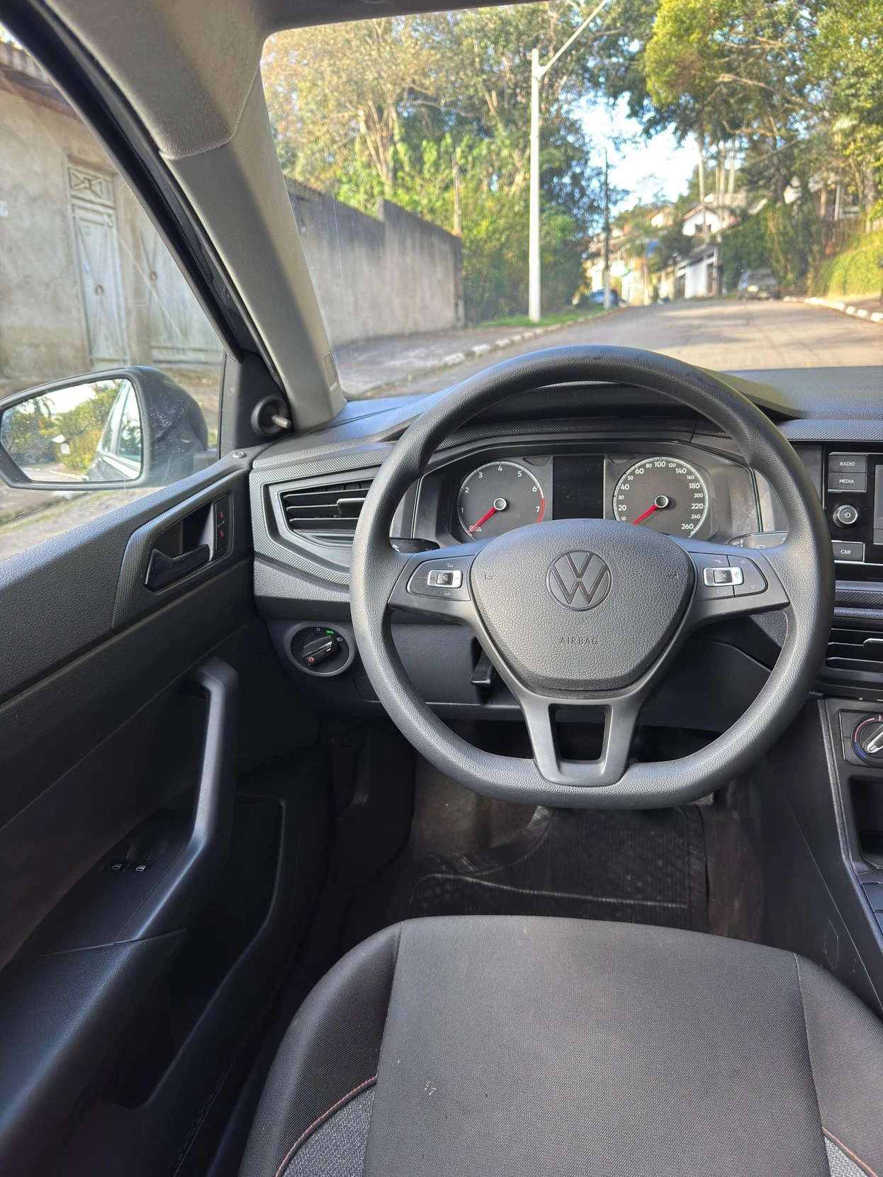 VOLKSWAGEN POLO