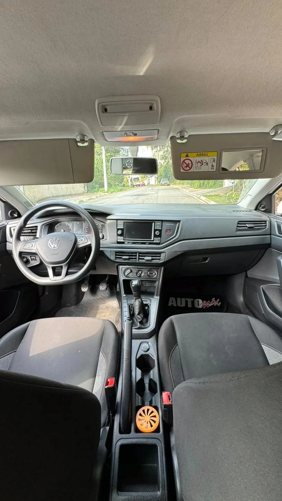 VOLKSWAGEN POLO