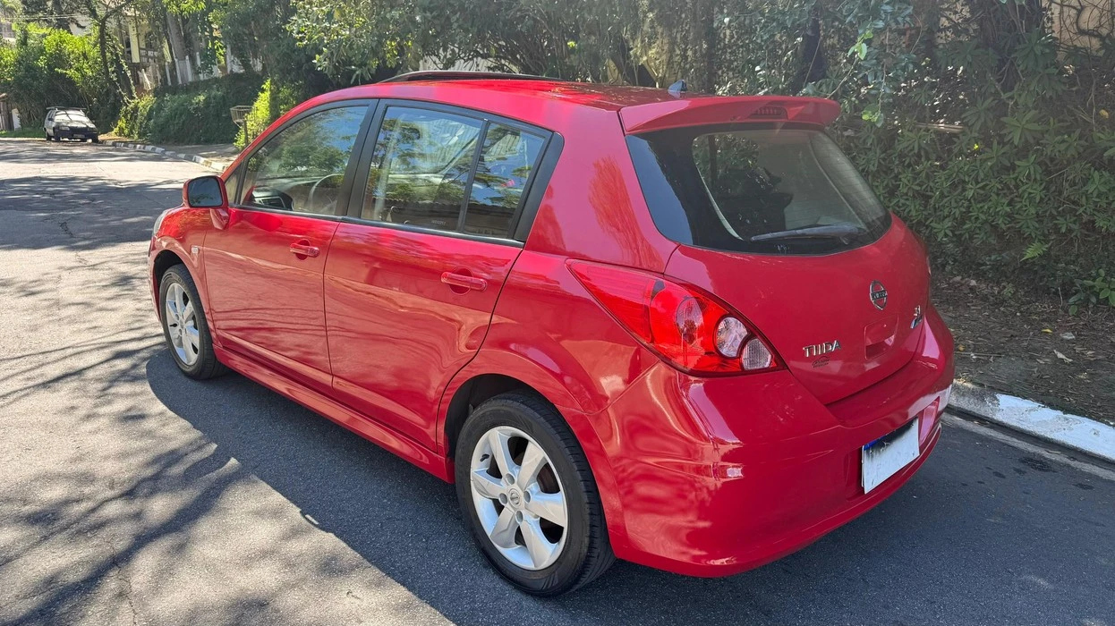 NISSAN TIIDA