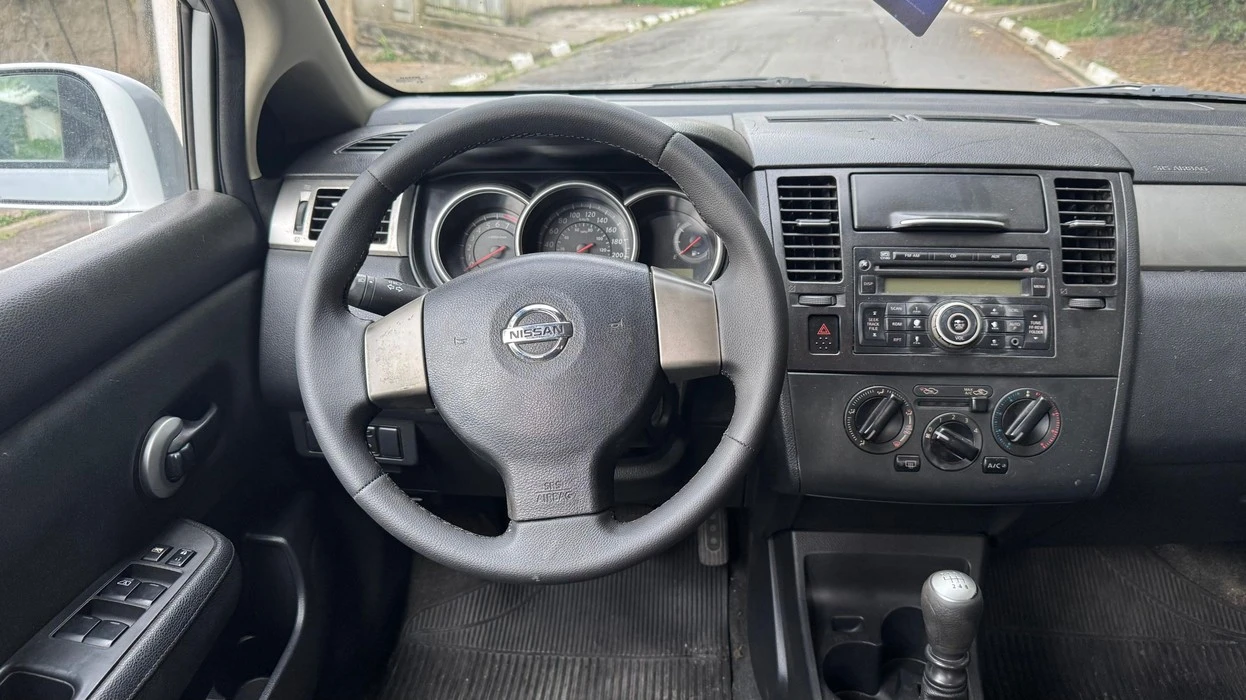 NISSAN TIIDA