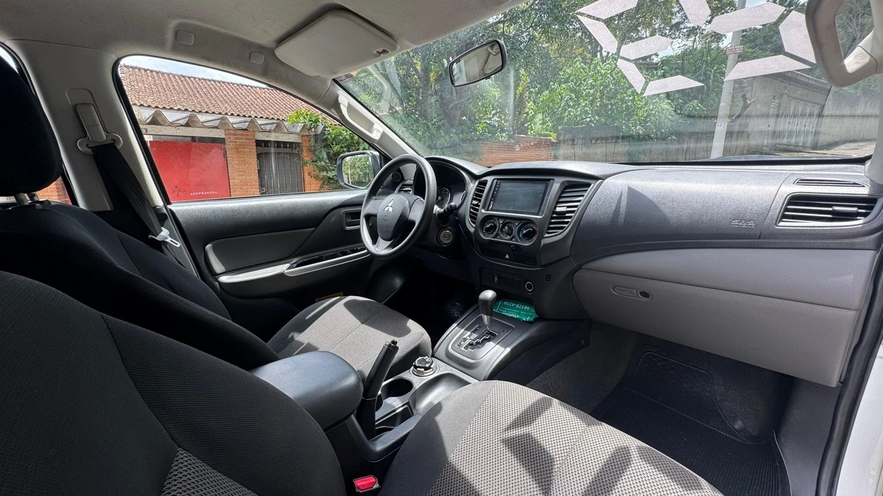 MITSUBISHI L200 TRITON