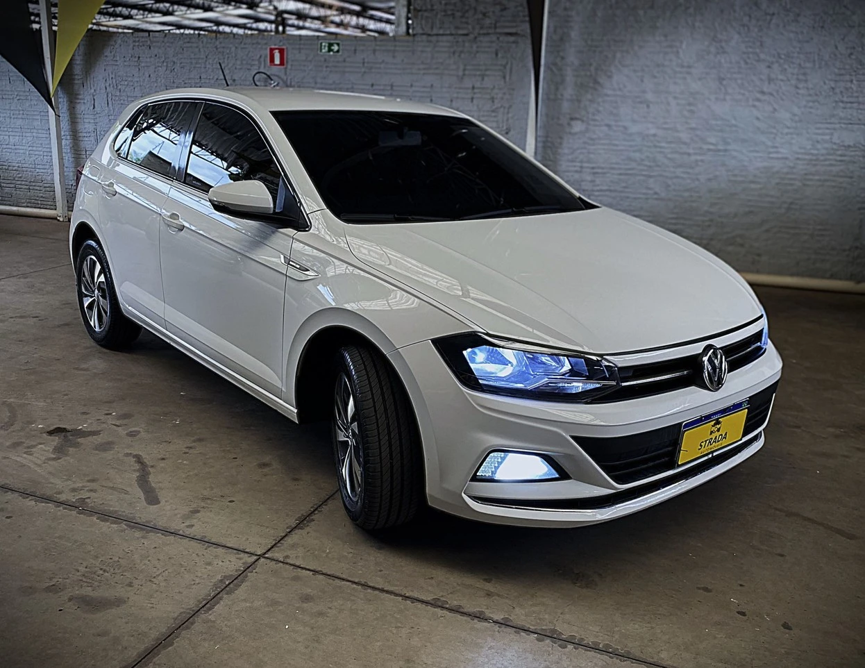 VOLKSWAGEN POLO
