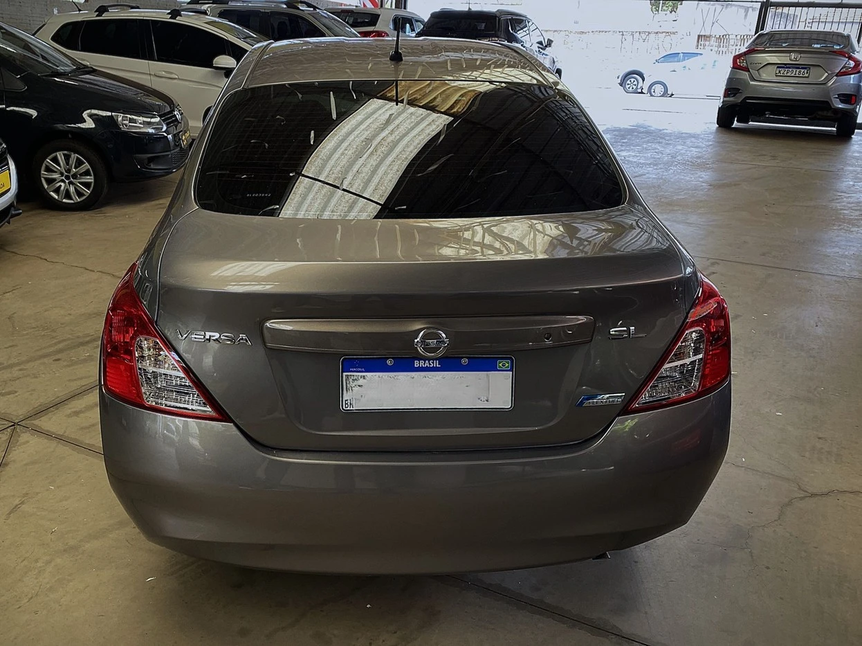 NISSAN VERSA