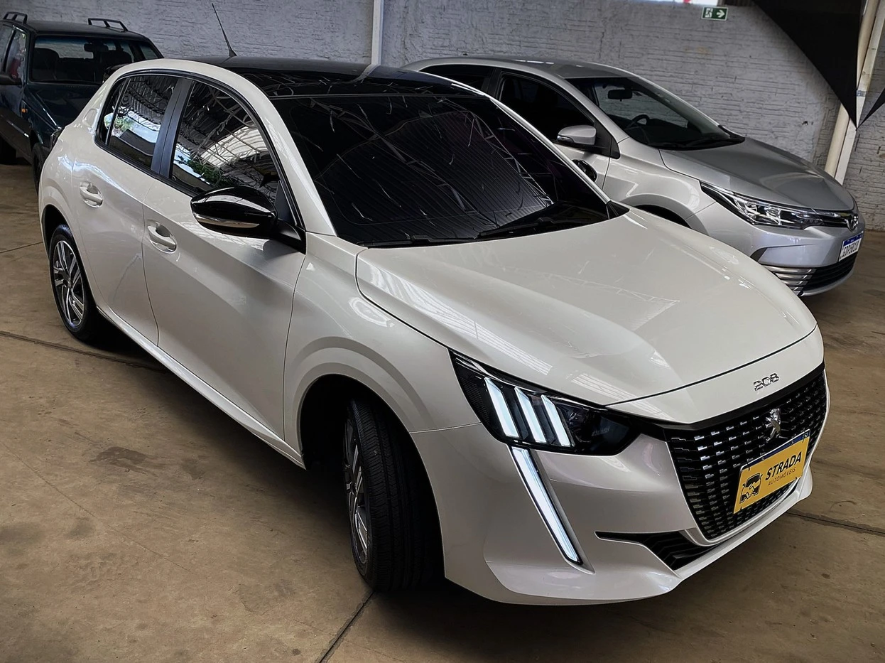 PEUGEOT 208