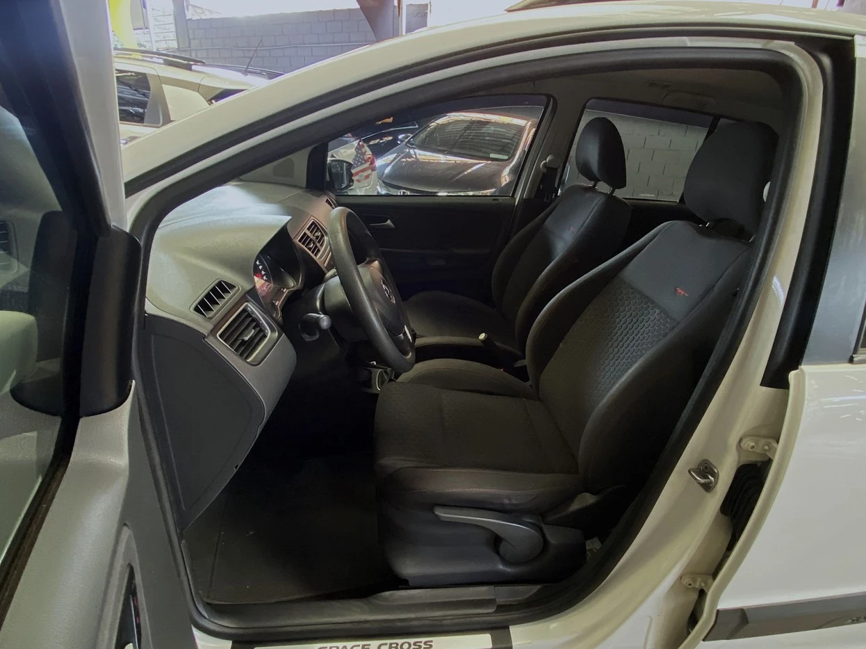 VOLKSWAGEN SPACE CROSS