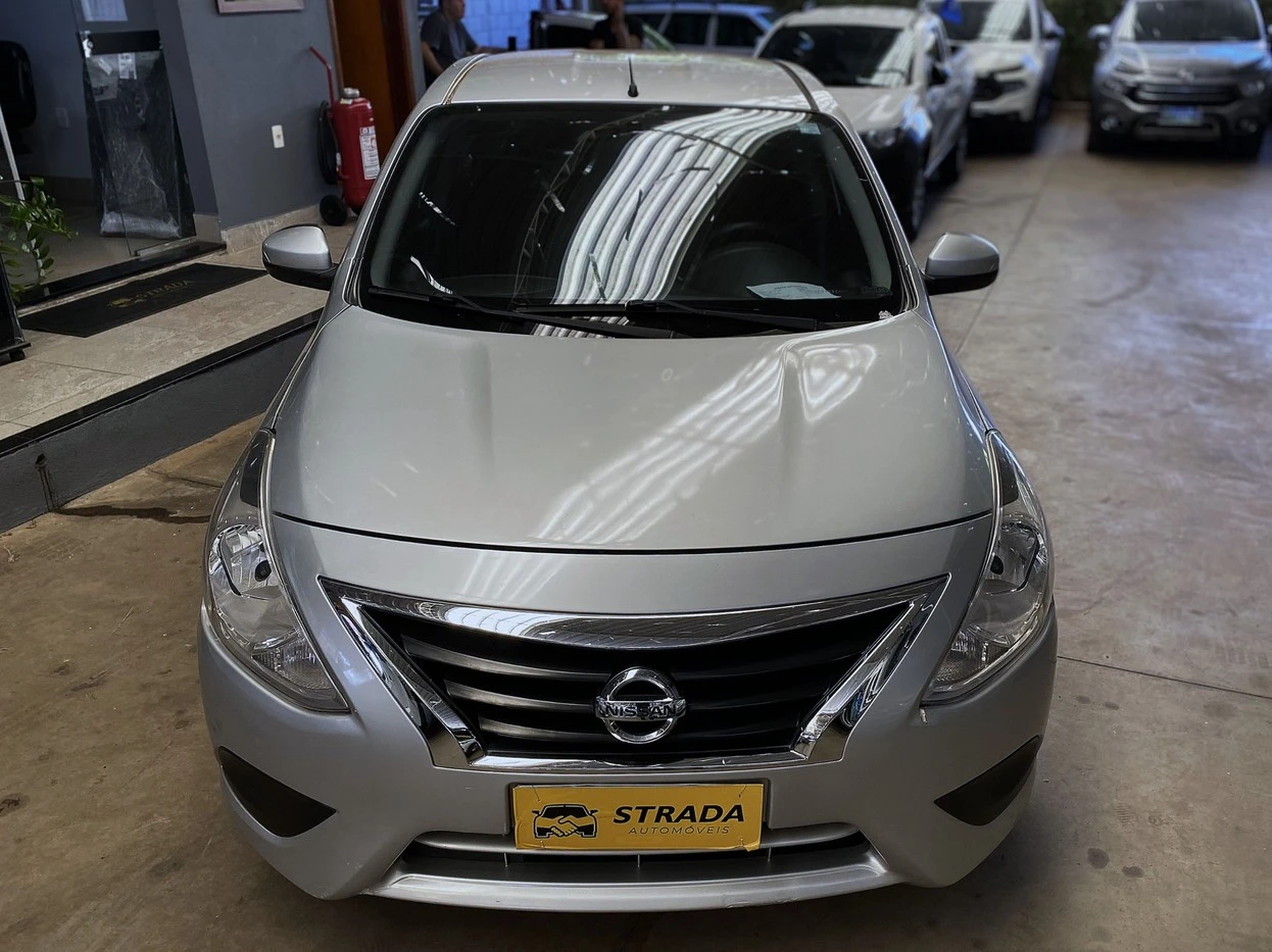 NISSAN VERSA