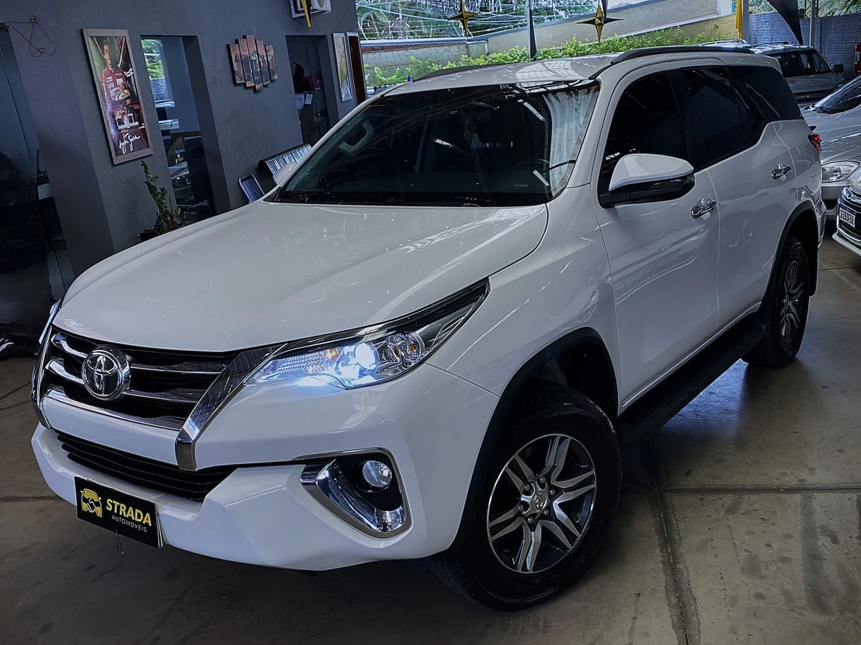 TOYOTA HILUX SW4