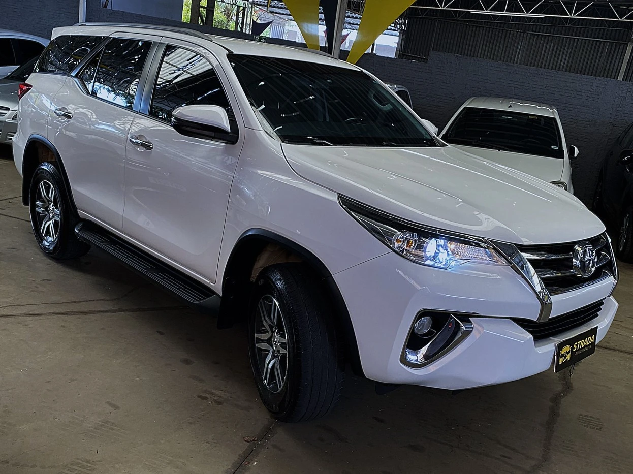TOYOTA HILUX SW4