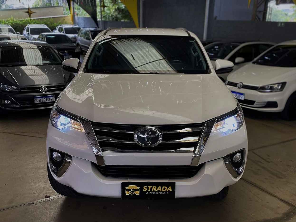TOYOTA HILUX SW4
