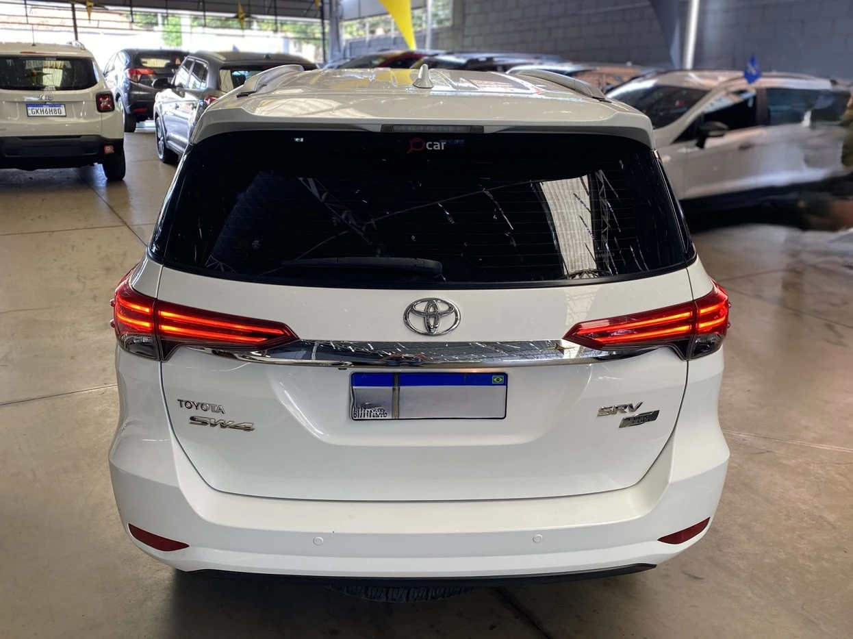 TOYOTA HILUX SW4