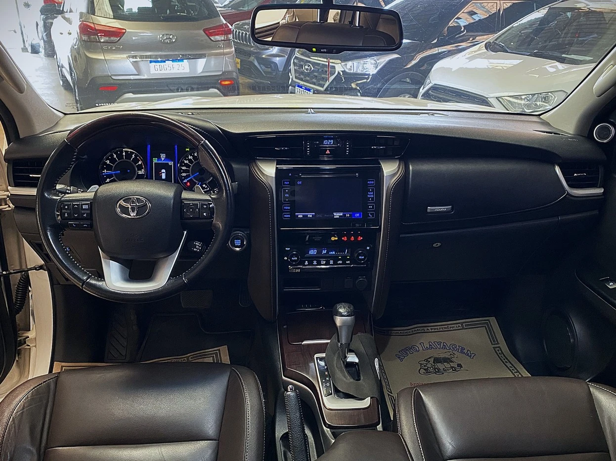 TOYOTA HILUX SW4