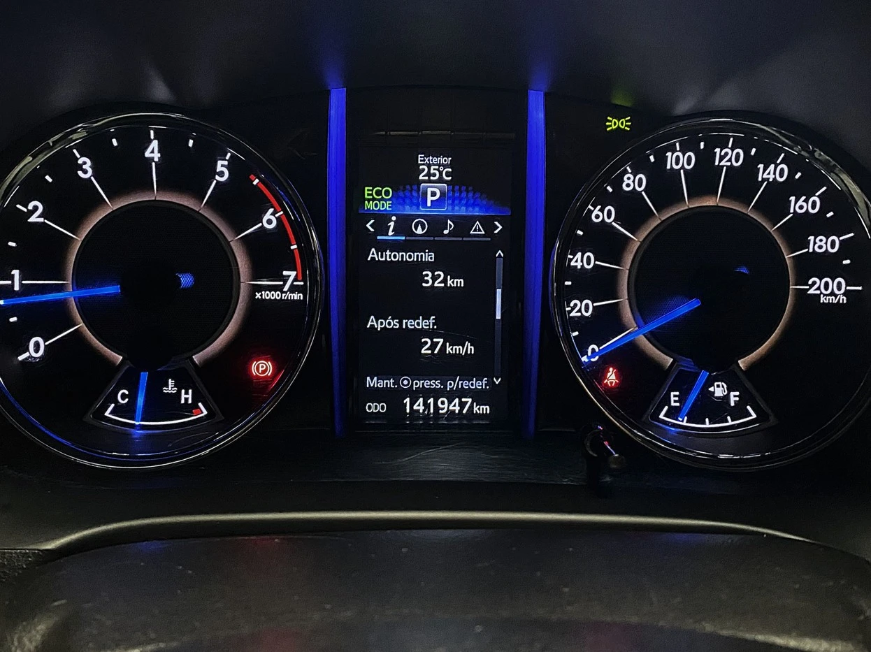 TOYOTA HILUX SW4