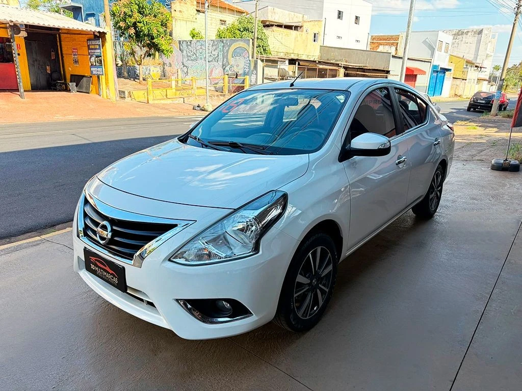 NISSAN VERSA