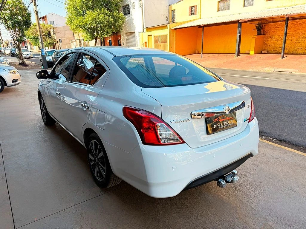 NISSAN VERSA