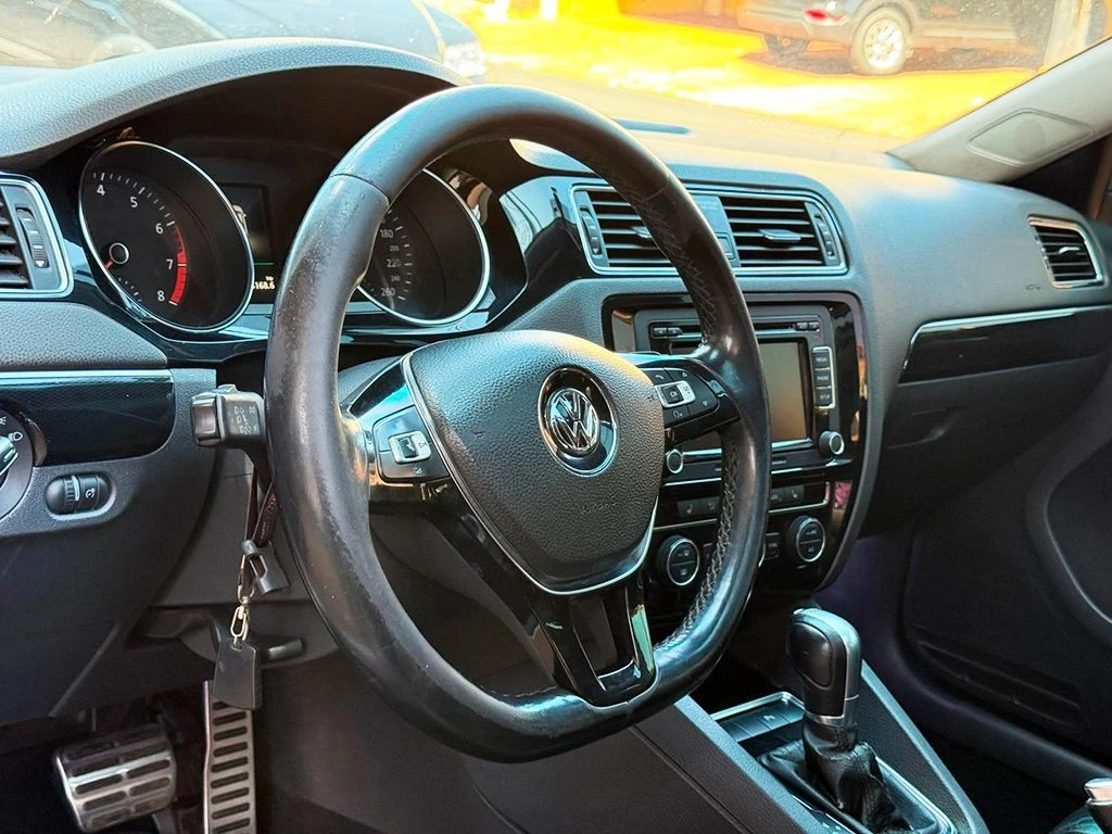 VOLKSWAGEN JETTA
