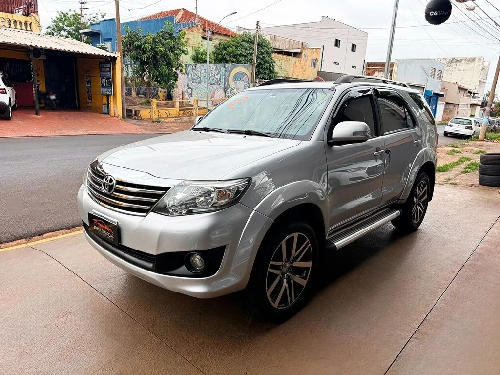TOYOTA HILUX SW4