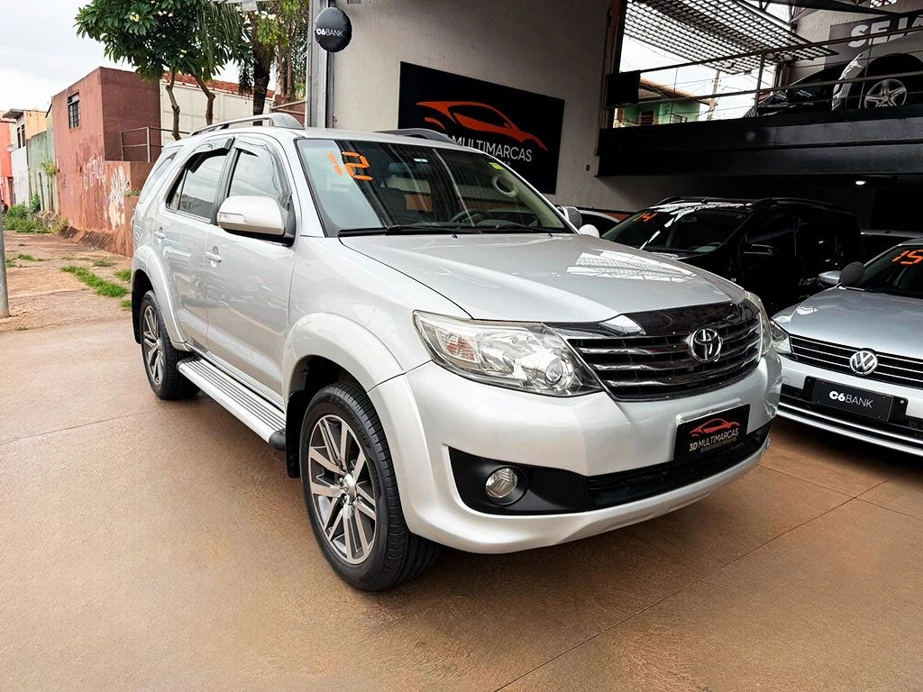 TOYOTA HILUX SW4