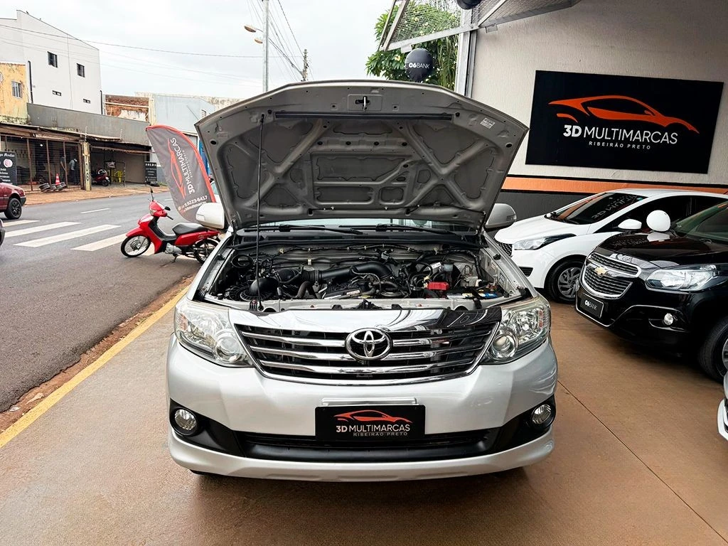 TOYOTA HILUX SW4
