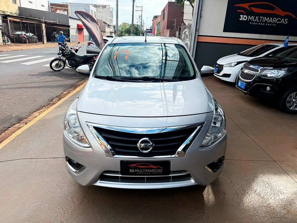 NISSAN VERSA