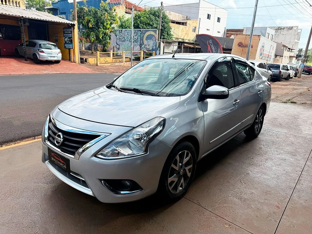 NISSAN VERSA