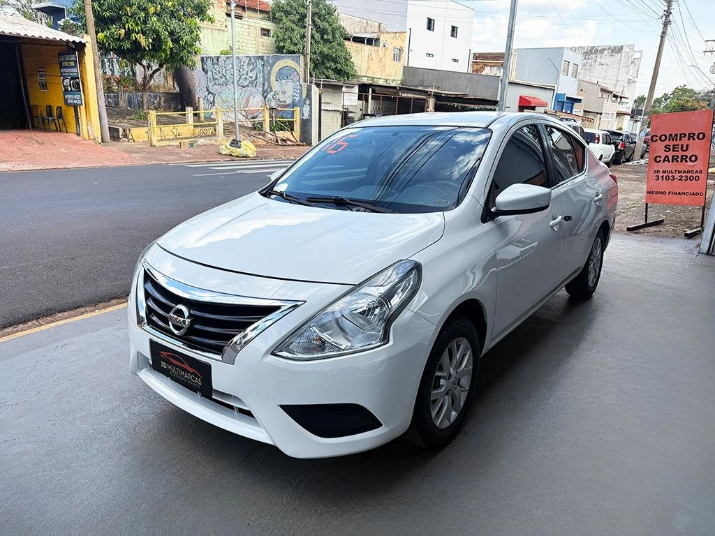 NISSAN VERSA
