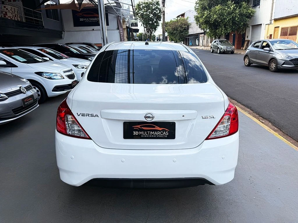 NISSAN VERSA