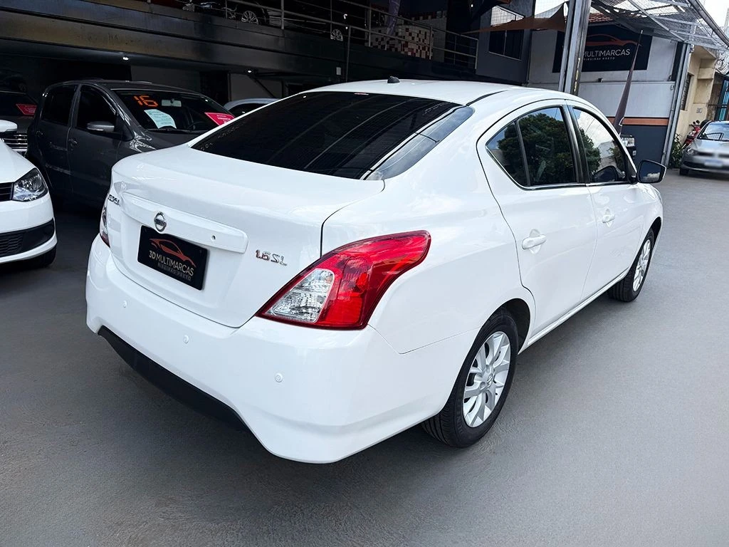 NISSAN VERSA