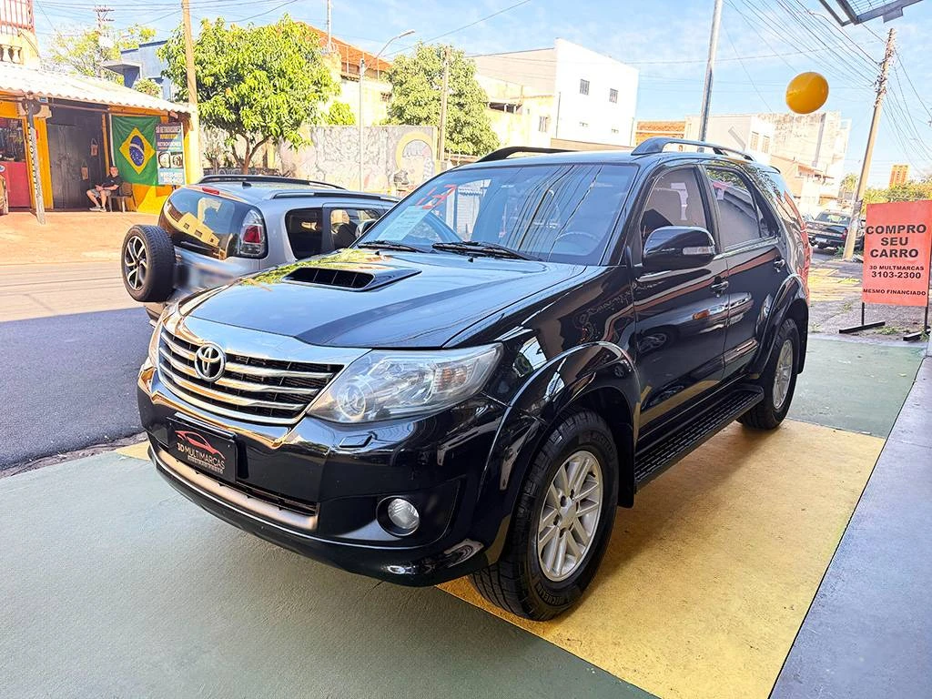 TOYOTA HILUX SW4