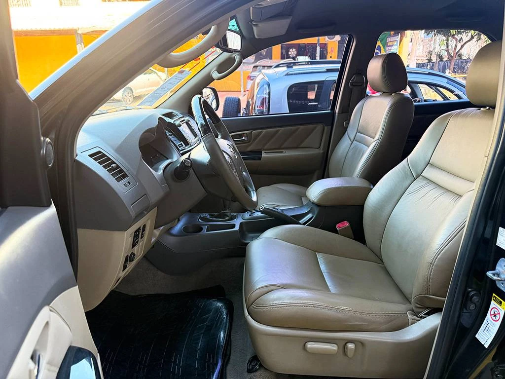 TOYOTA HILUX SW4