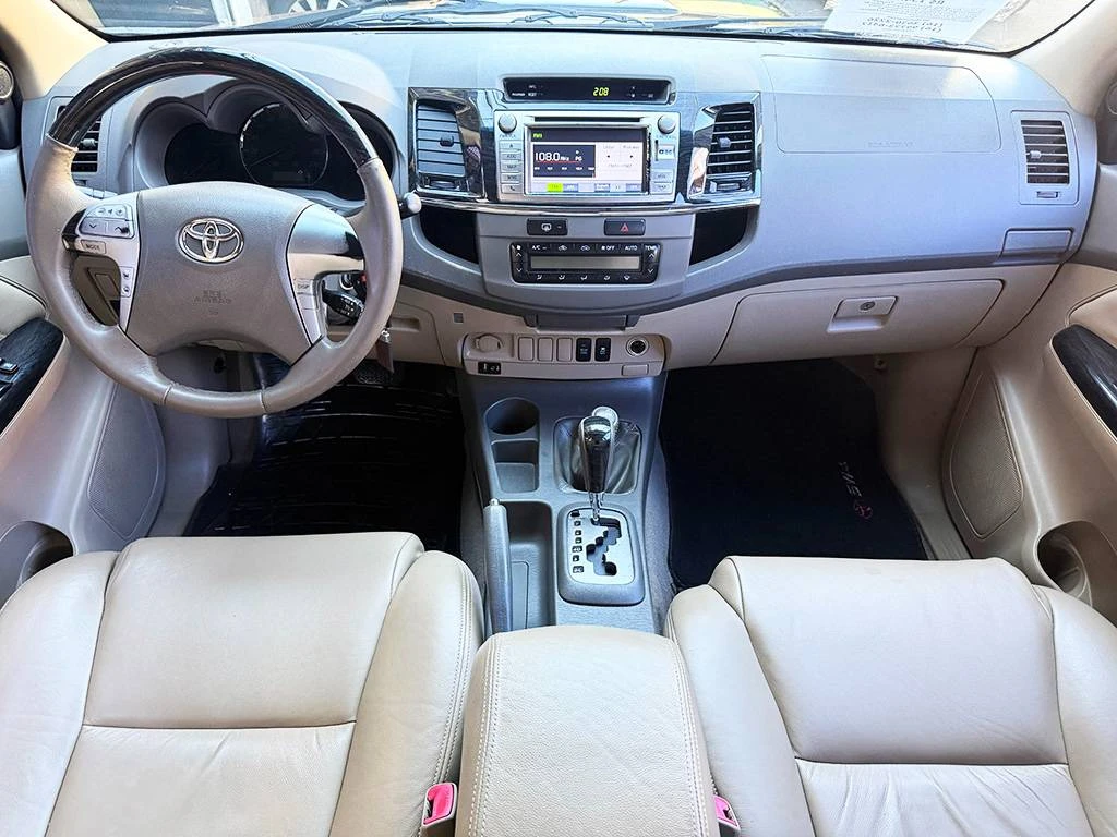 TOYOTA HILUX SW4