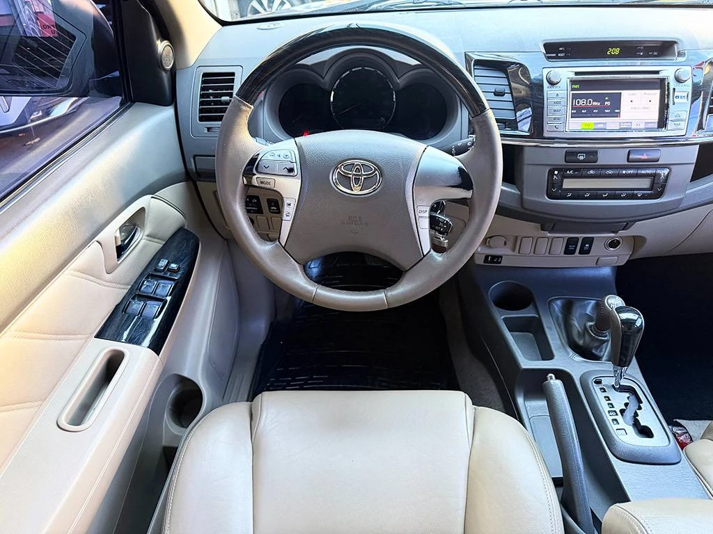 TOYOTA HILUX SW4
