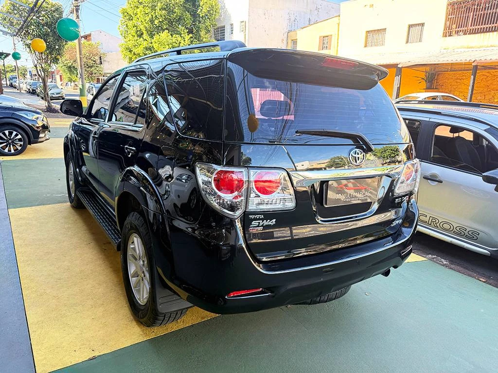 TOYOTA HILUX SW4