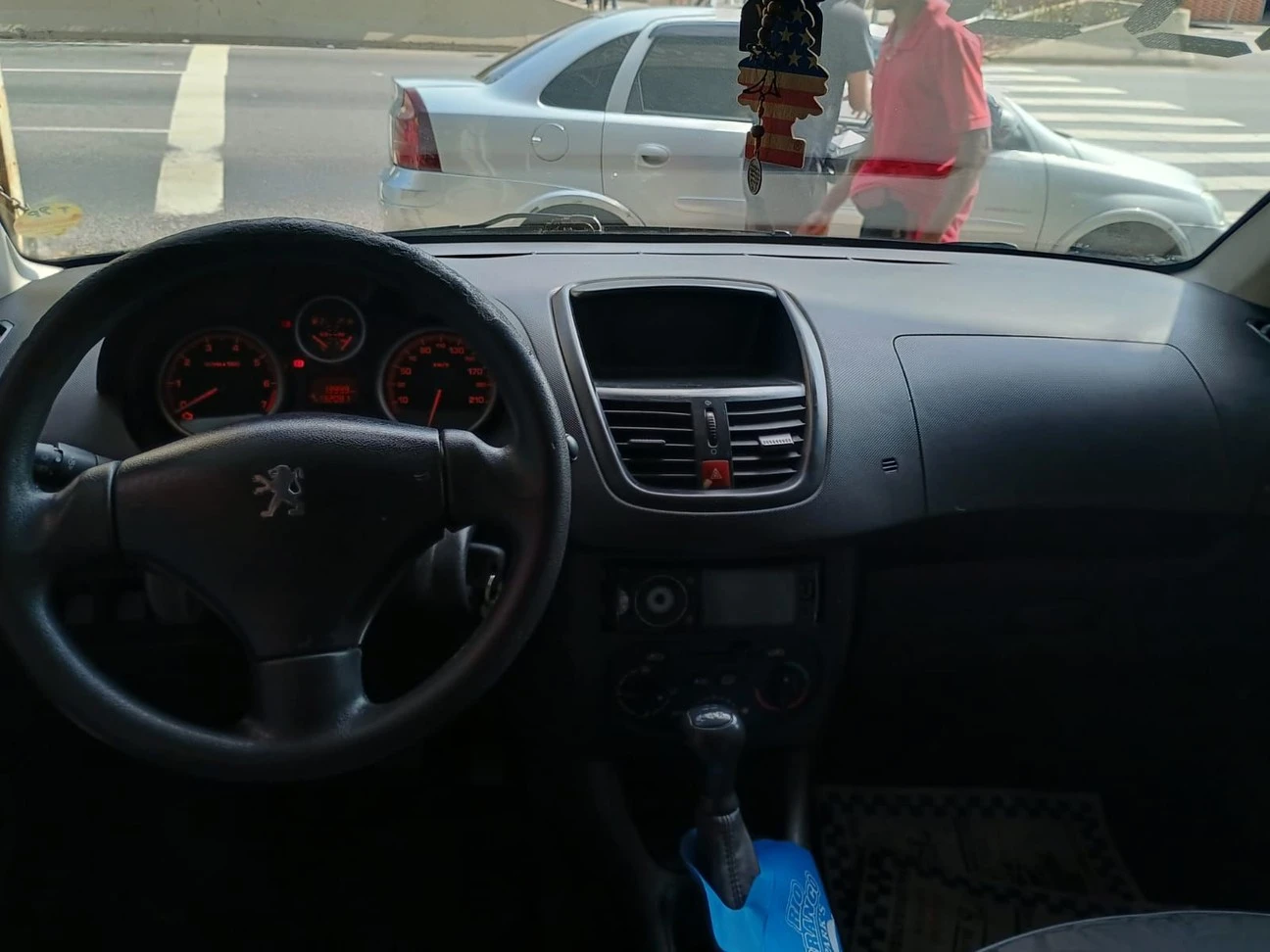 PEUGEOT 207