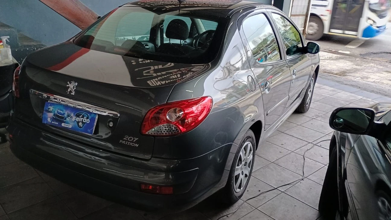 PEUGEOT 207