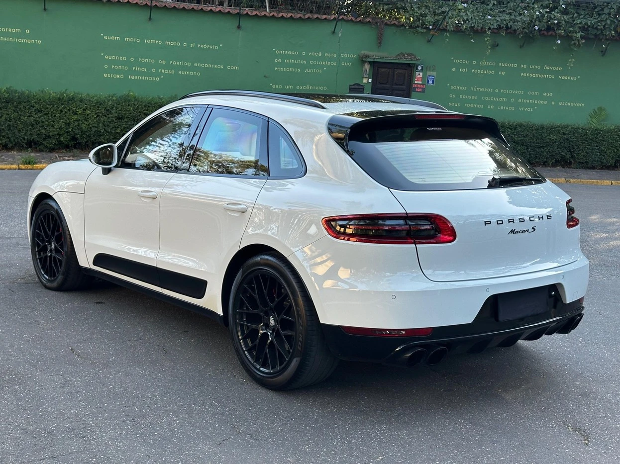 PORSCHE MACAN