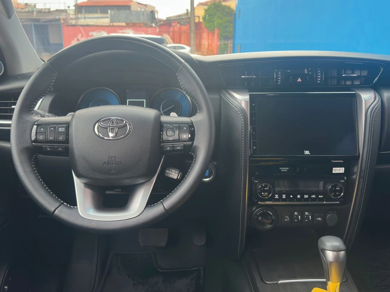 TOYOTA HILUX SW4