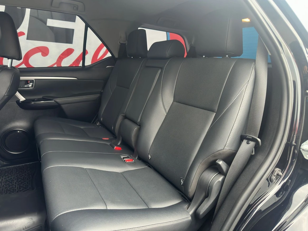 TOYOTA HILUX SW4