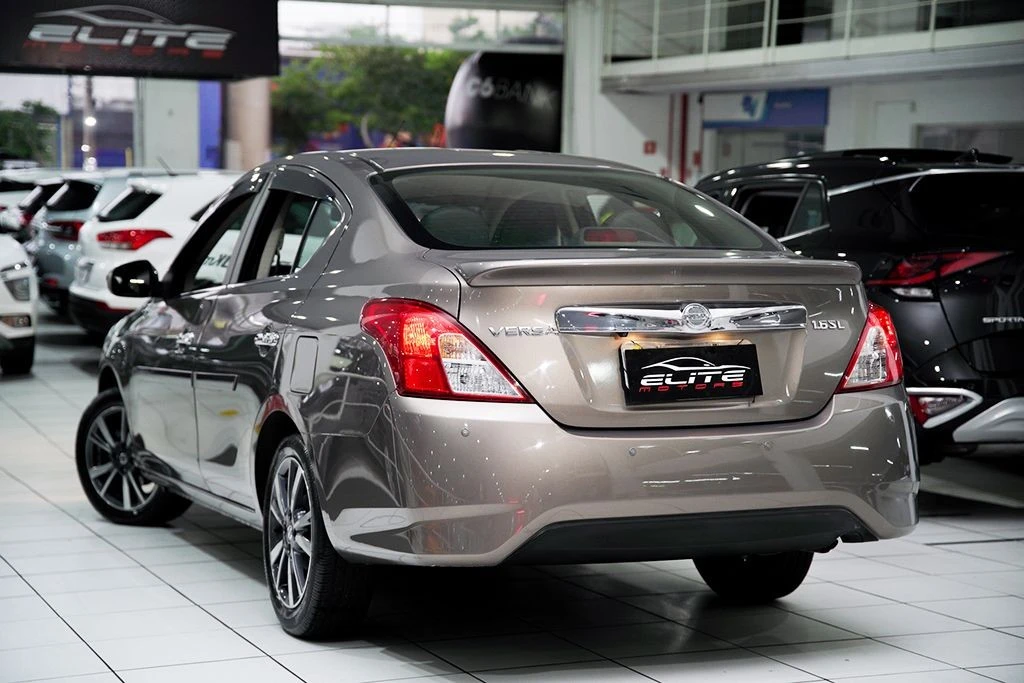 NISSAN VERSA