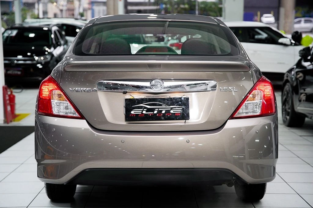 NISSAN VERSA