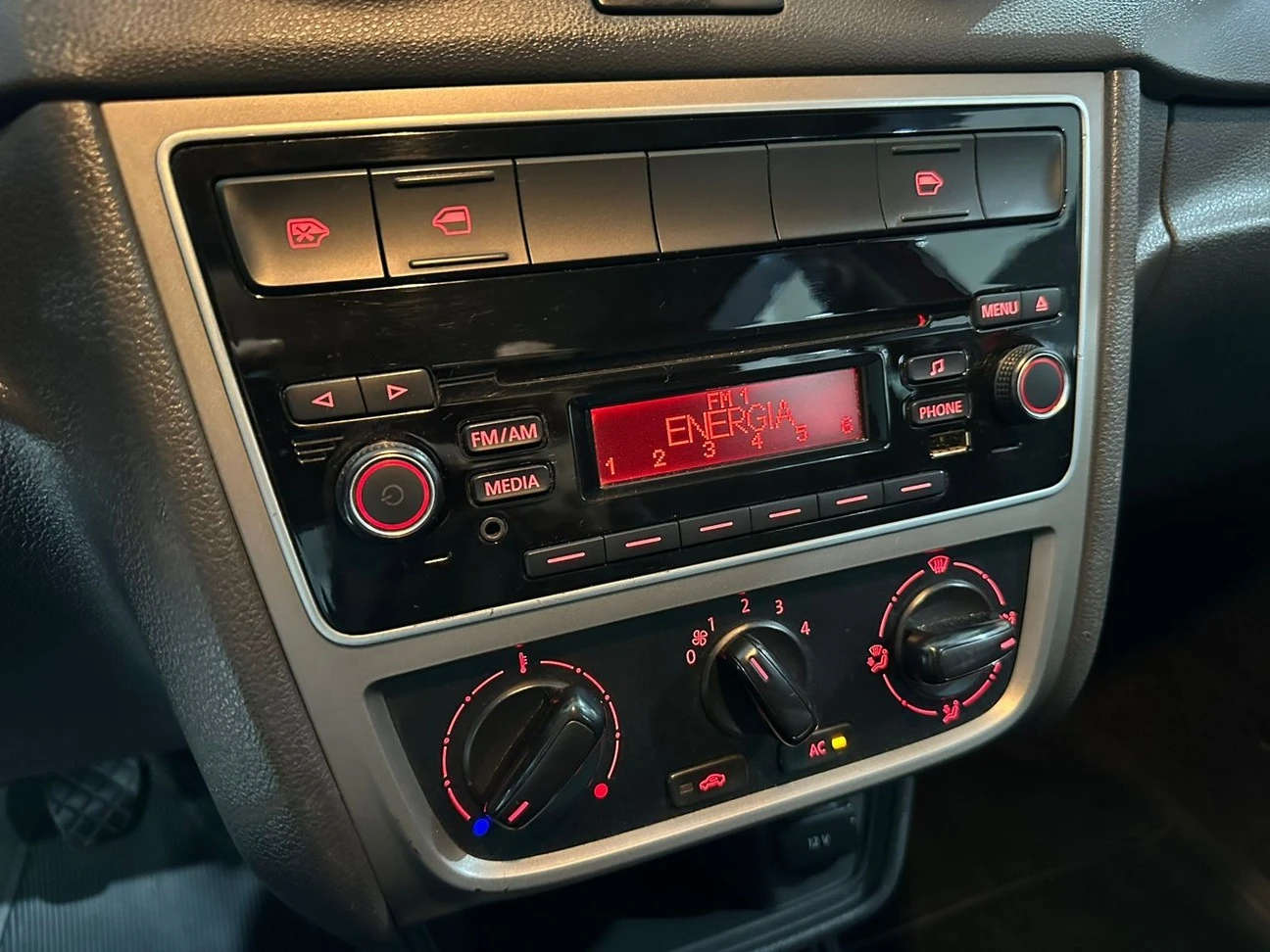 VOLKSWAGEN VOYAGE