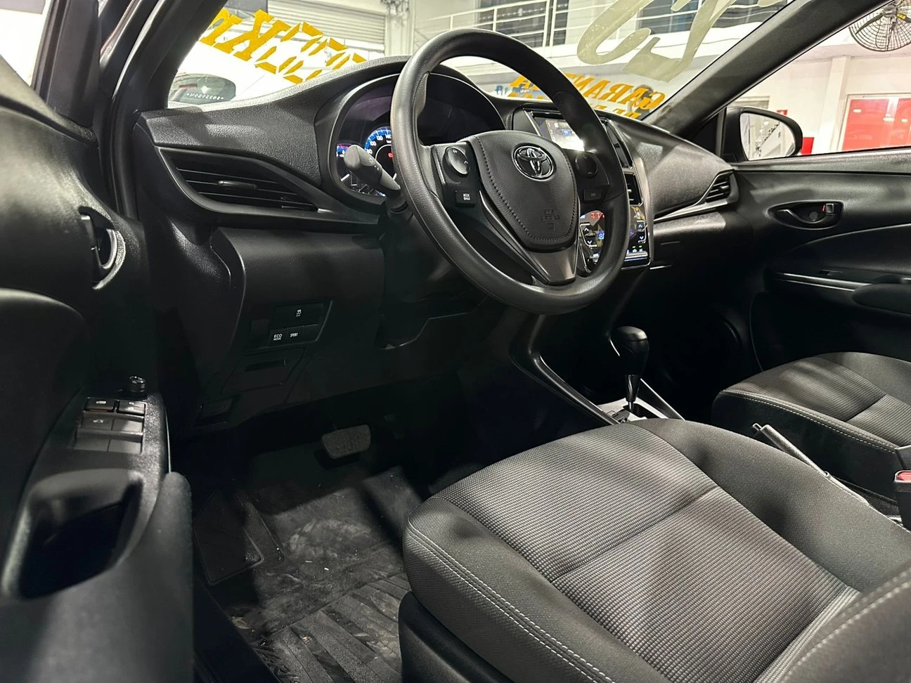 TOYOTA YARIS